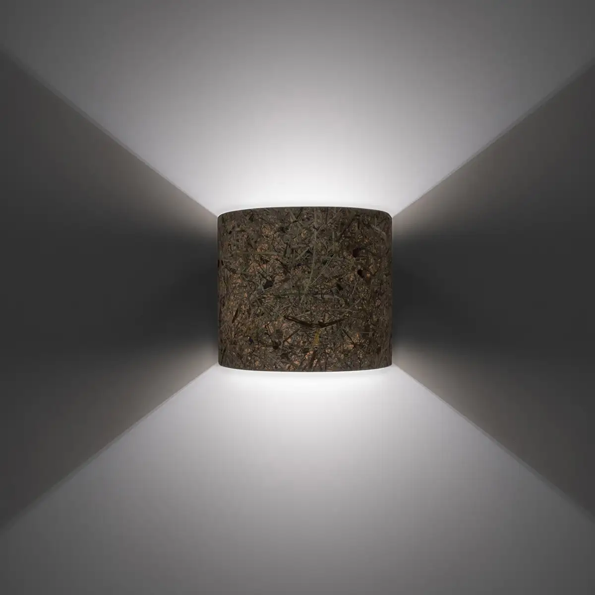 Wandlampe aus Eiche, zylindrischer Lampenschirm aus Almwiese mit Blüten, von ALMUT