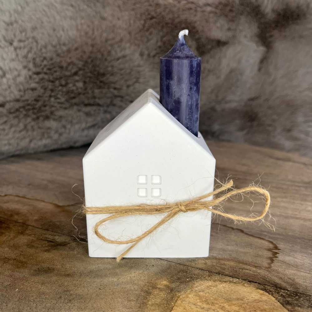 Haus mit Kerze – handgegossene Dekoration