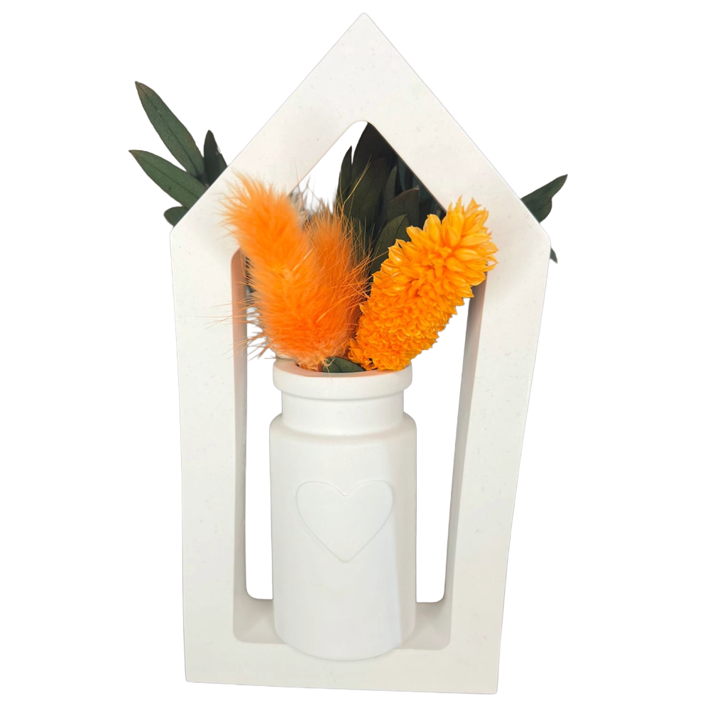 Haus mit Trockenblumen – handgegossen ideal als Wohnaccessoire oder Wanddekoration