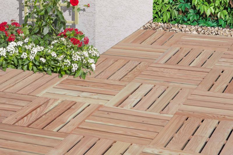 Holzfliesen aus Lärchenholz 50 x 50 cm - 4 Stück – Wetterfester Outdoor-Bodenbelag für Terrasse, Balkon & Garten
